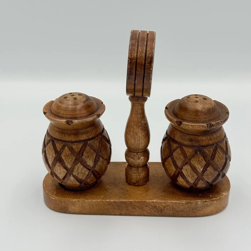 Vtg Bahamas Pineapples Hand Carved Wood Salt & Pepper‎ Shaker Set With Stand
